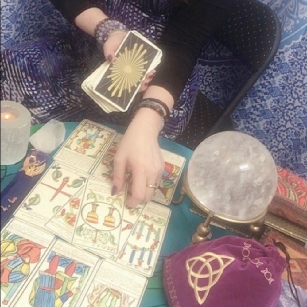 Tarot & Crystal Readings by email 🔮